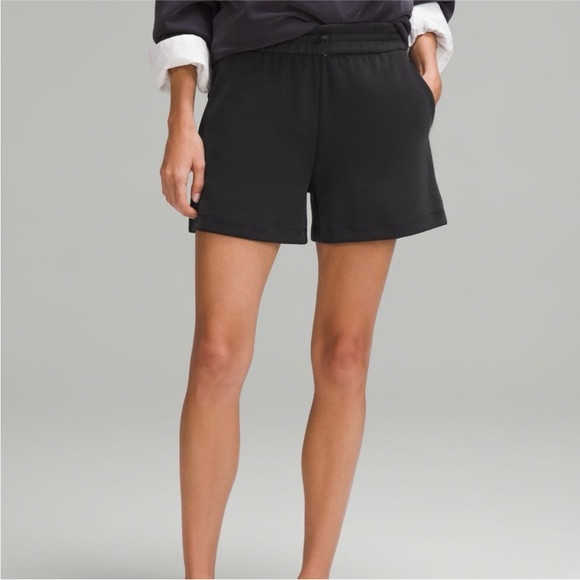 Lululemon Softstreme Shorts *Black